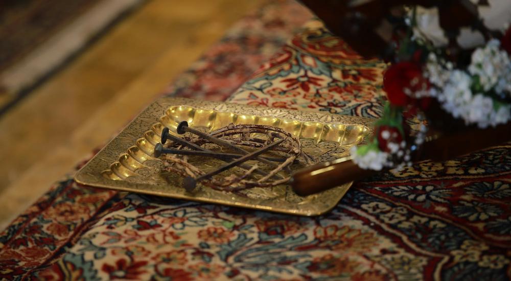 Durch N&auml;gel und Dornen wird das Leiden Christi sichtbar &ndash; eine Karfreitagsdarstellung in einer Region, die bis heute von Gewalt und Unsicherheit gepr&auml;gt ist.